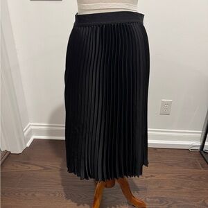 H&M pleated skirt